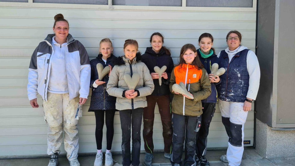 Gruppenfoto mit Girls'Day-Teilnehmerinnen bei der Stuckateur Innung Aalen